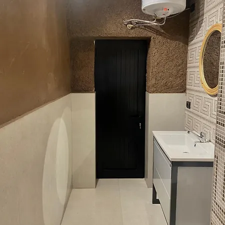 Art House Πανσιόν Κρούγια