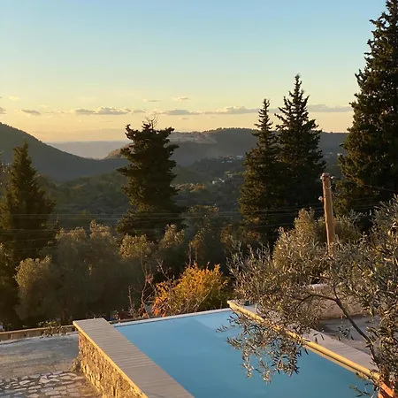 Art House بيت ضيافة *